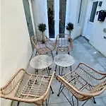 Apartment The Court Yard - Fantastic Location! Scarborough