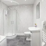 The Court Yard - Fantastic Location! Apartment *