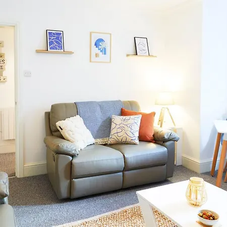 The Court Yard - Fantastic Location! Apartment Scarborough