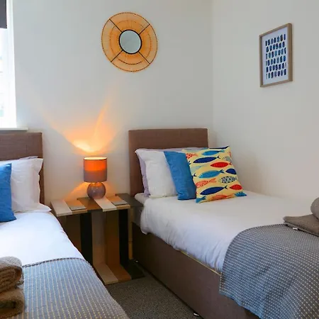 The Court Yard - Fantastic Location! 아파트 스카버러