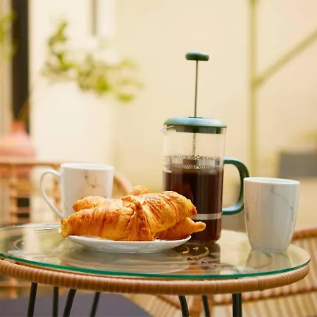 아파트 The Court Yard - Fantastic Location! 스카버러