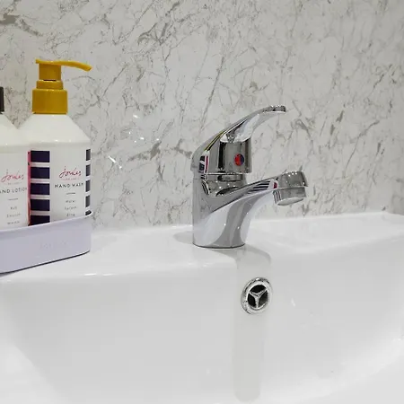 The Court Yard - Fantastic Location! *