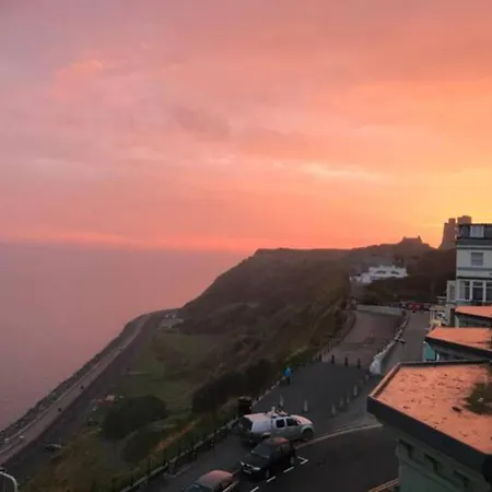 The Court Yard - Fantastic Location! 아파트 *