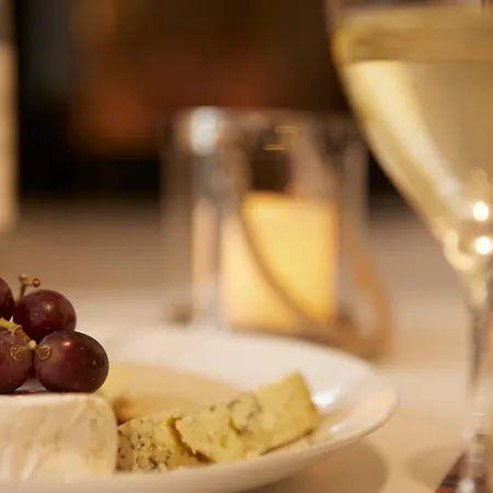 The Court Yard - Fantastic Location! 아파트 스카버러