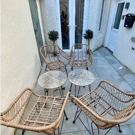 דירה The Court Yard - Fantastic Location! סקארבורו