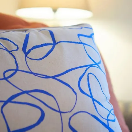 The Court Yard - Fantastic Location! 아파트