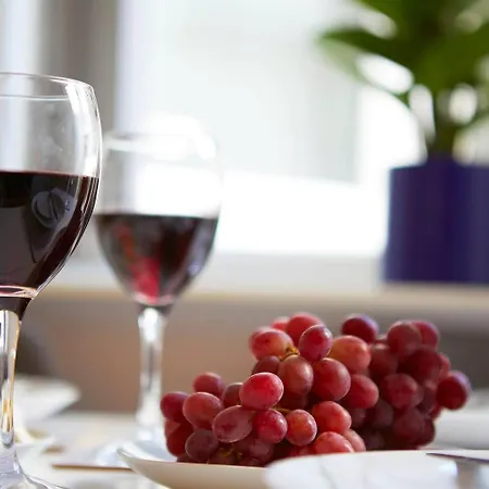 The Court Yard - Fantastic Location! *