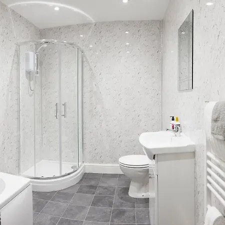 The Court Yard - Fantastic Location! 아파트 *