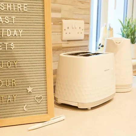 아파트 The Court Yard - Fantastic Location! *