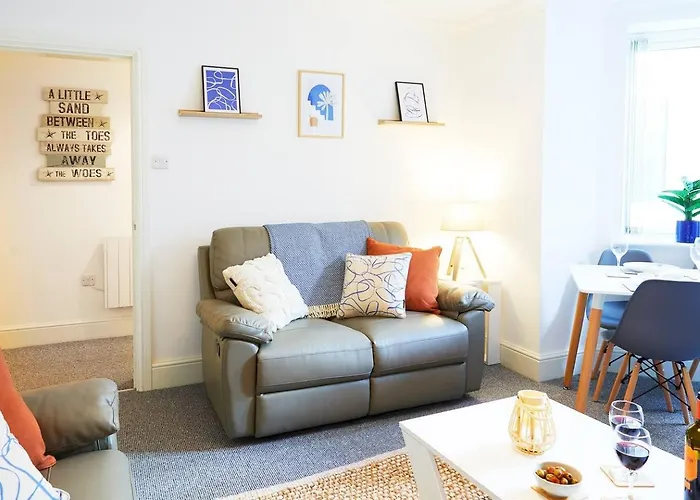 The Court Yard - Fantastic Location! شقة سكرابورو