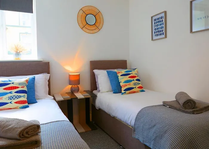 The Court Yard - Fantastic Location! شقة سكرابورو