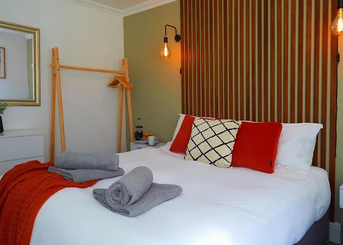 The Court Yard - Fantastic Location!