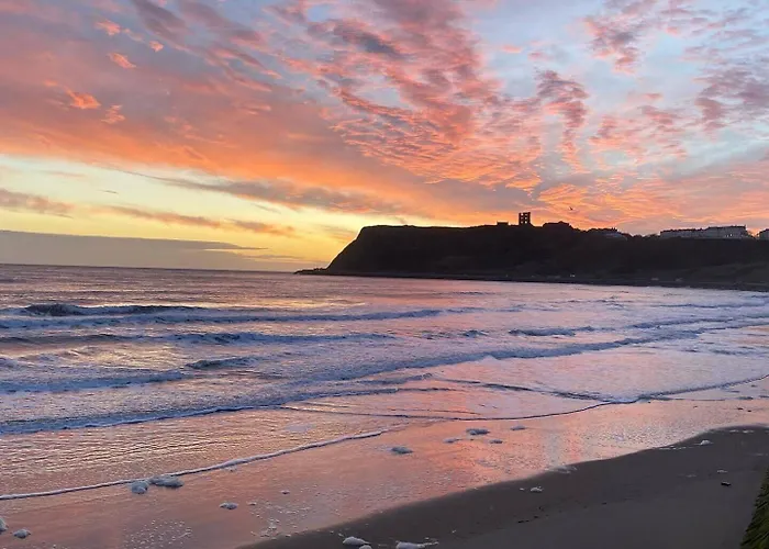 The Court Yard - Fantastic Location! شقة سكرابورو