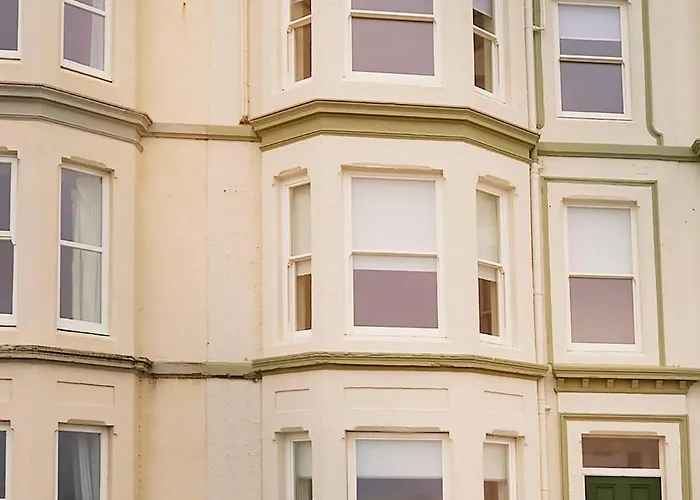 The Court Yard - Fantastic Location! * سكرابورو